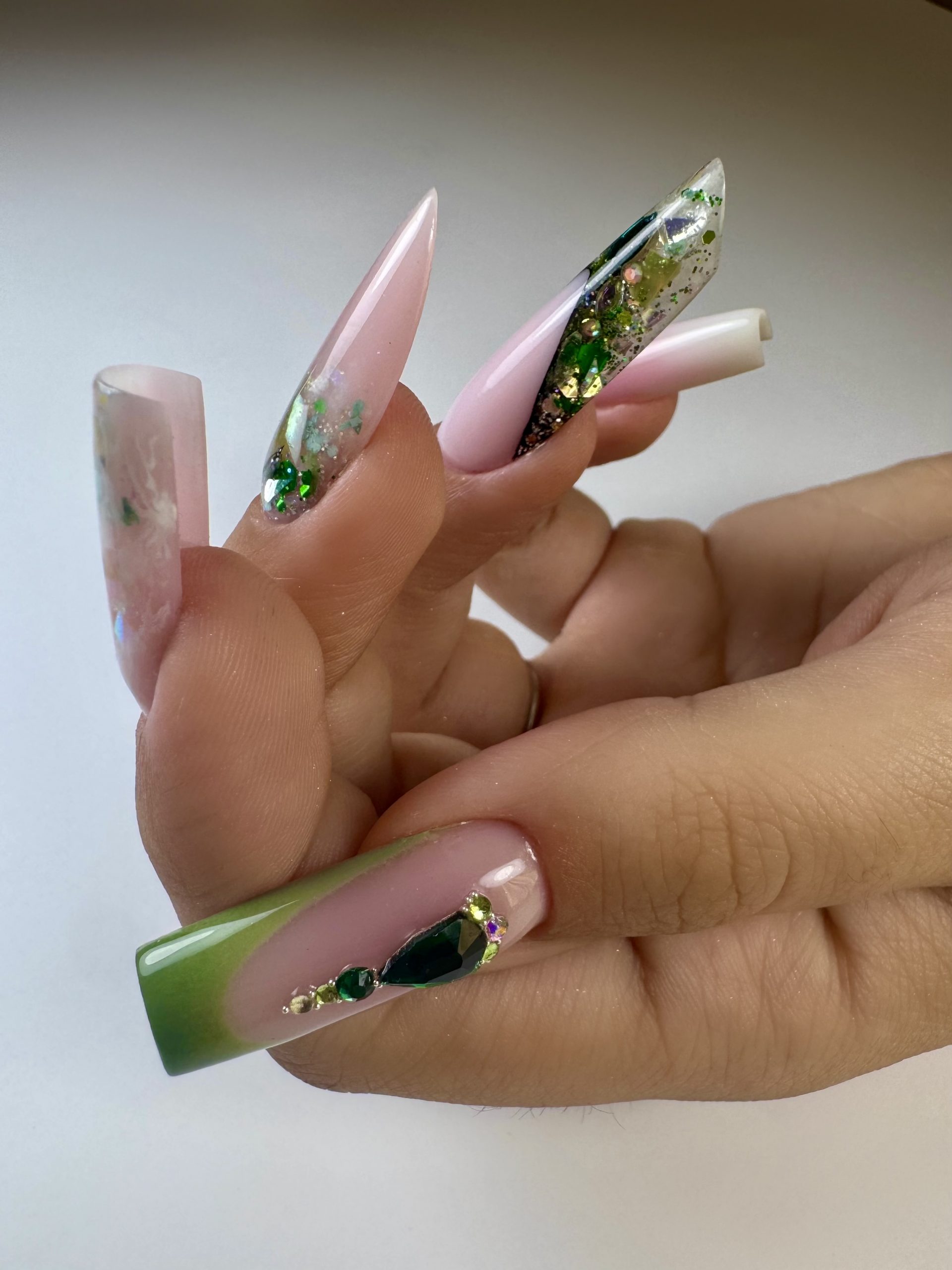 Facetune_05-09-2025-17-53-12